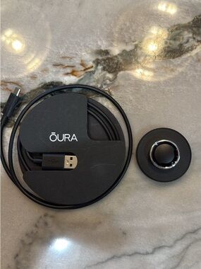 Oura Magnetic Ring Charger and USB Cable - Black